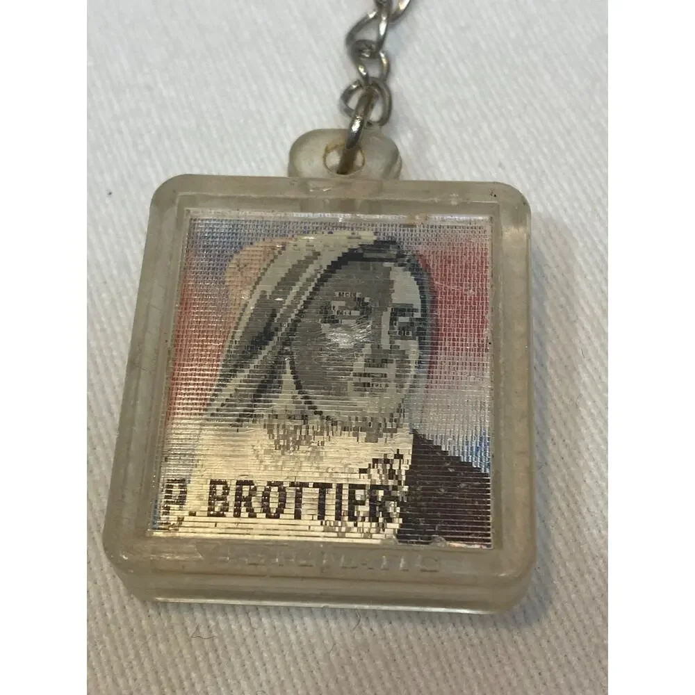 orphelins apprentis d'auteuil flicker keychain 40 R. La Fontaine Paris 16